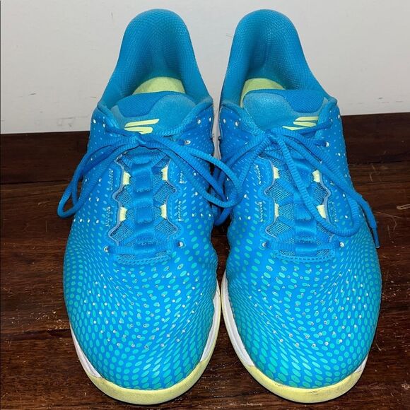 Athletic_Shoes